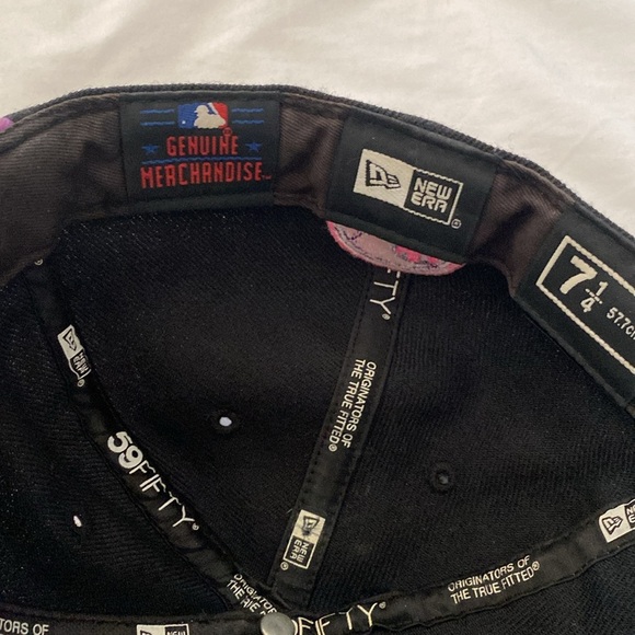 New Era Black and Pink 100% Wool NY Cap Size 7 1/4. - Picture 5 of 6